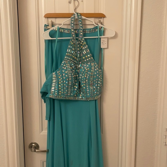 Never worn prom dress - Picture 1 of 4